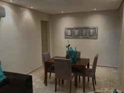 Apartamento padrão de 2 quartos e 2 banheiros em Embaré, San