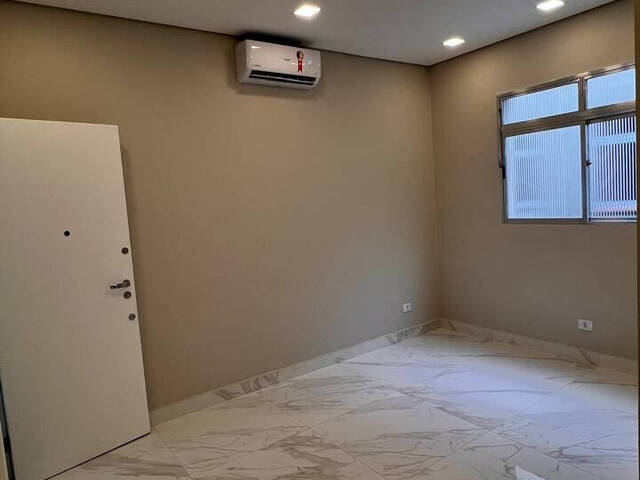 Apartamento modernizado à venda em Santos - 2 quartos Embaré