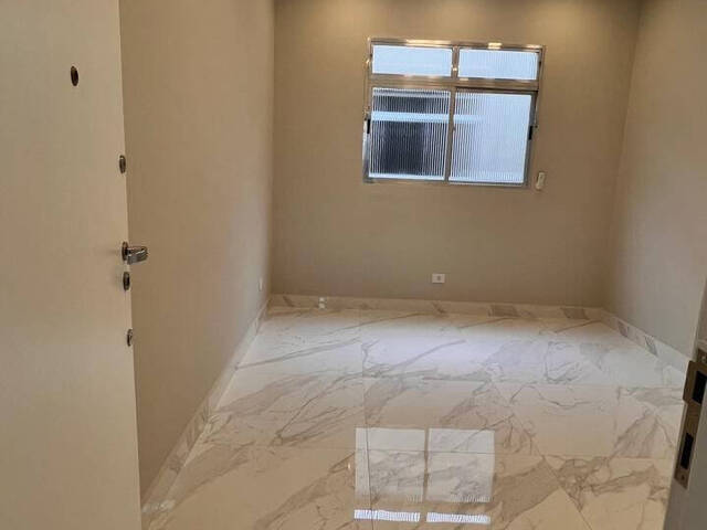 Apartamento modernizado à venda em Santos - 2 quartos Embaré