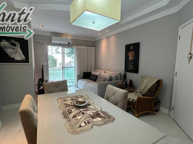 Apartamento com 2 dormitórios e 2 vagas demarcadas no bairro