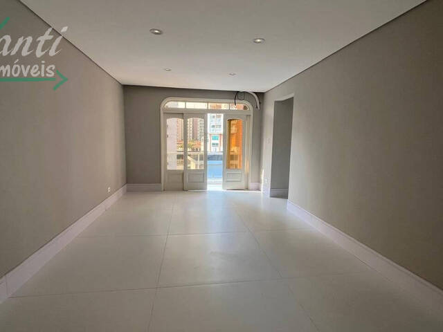 Apartamento modernizado na Ponta da Praia, Santos